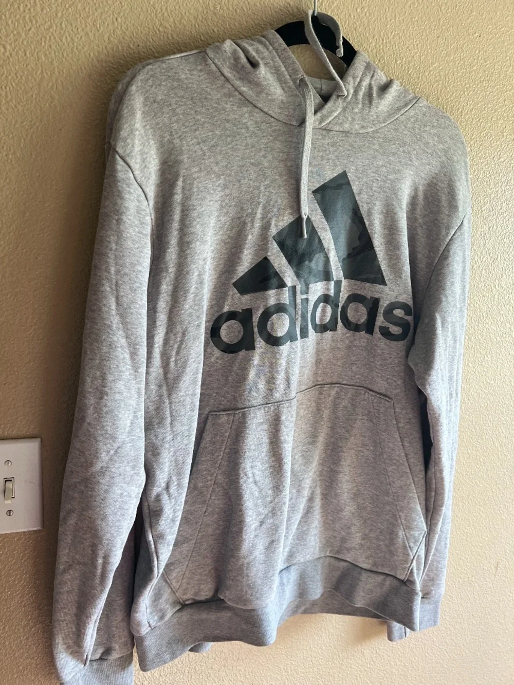 adidas Men’s Gray Logo Hoodie size‎ large